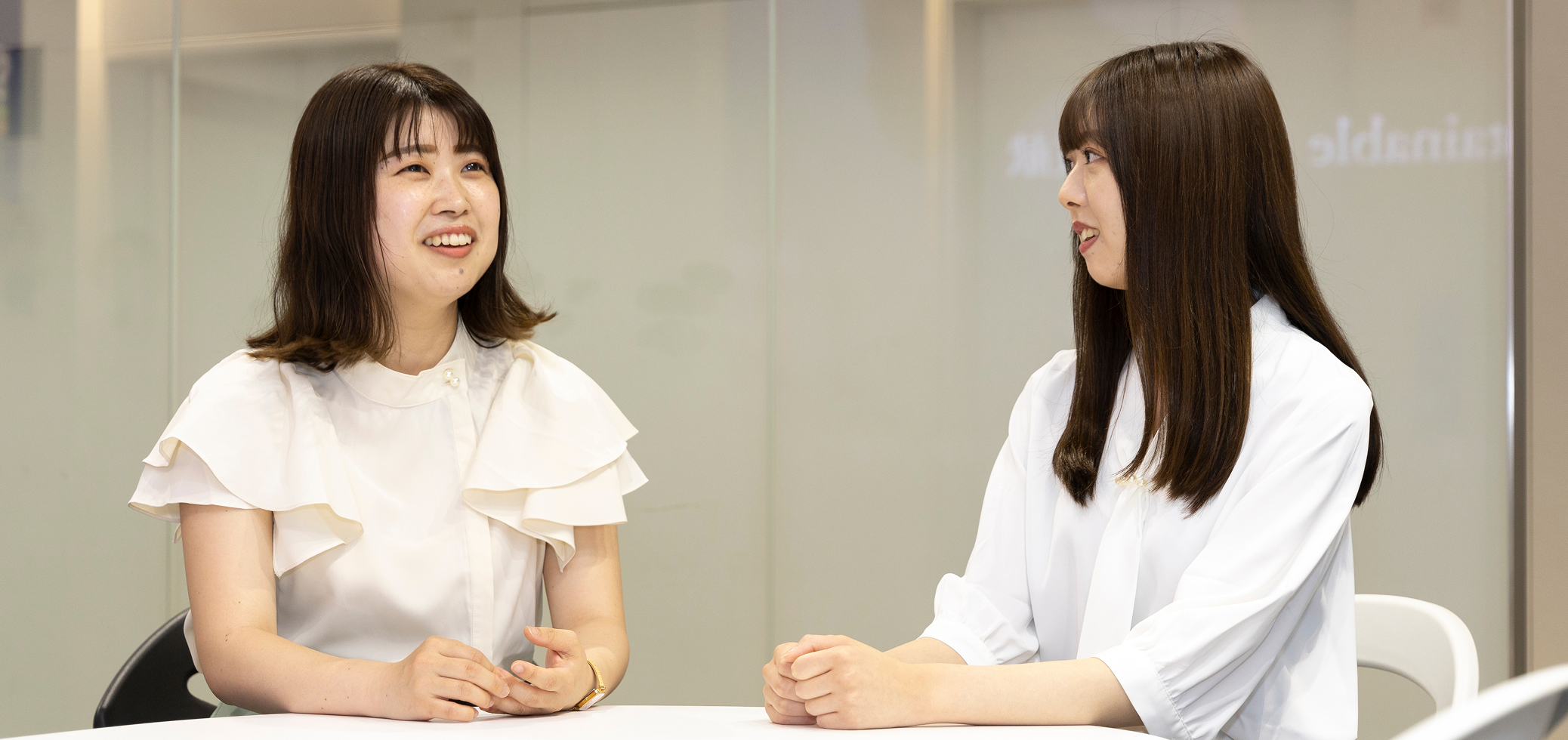 先輩社員 × 後輩社員